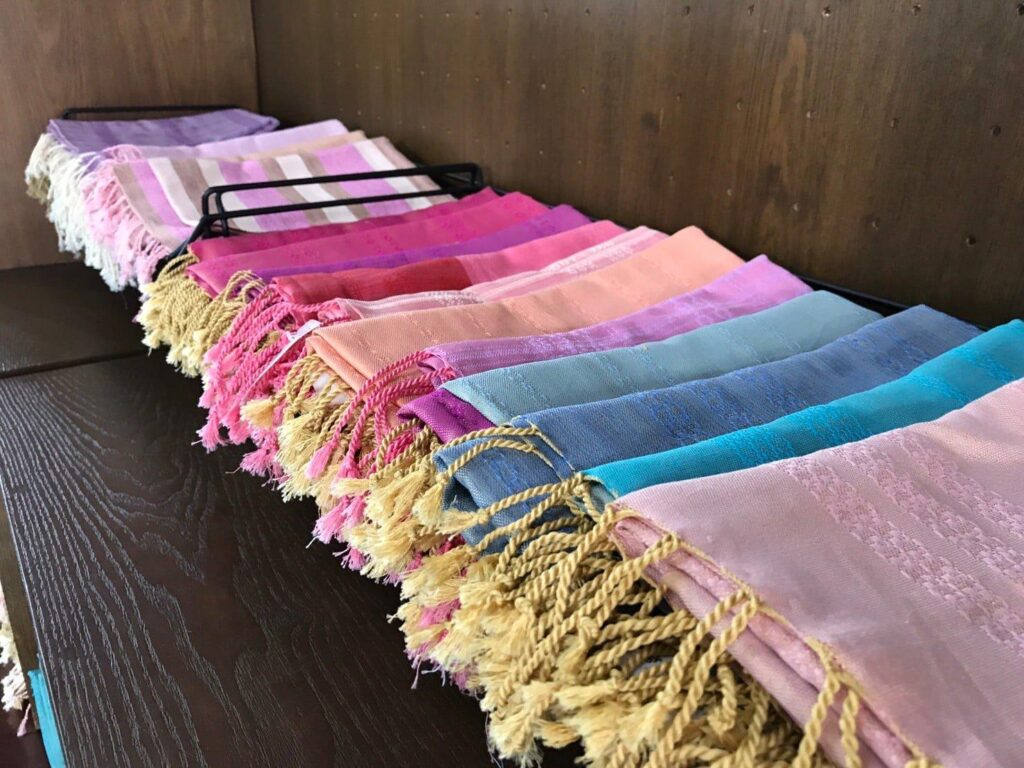 ผ้าคลุมไหล่ สินค้า OTOP จังหวัดเลย